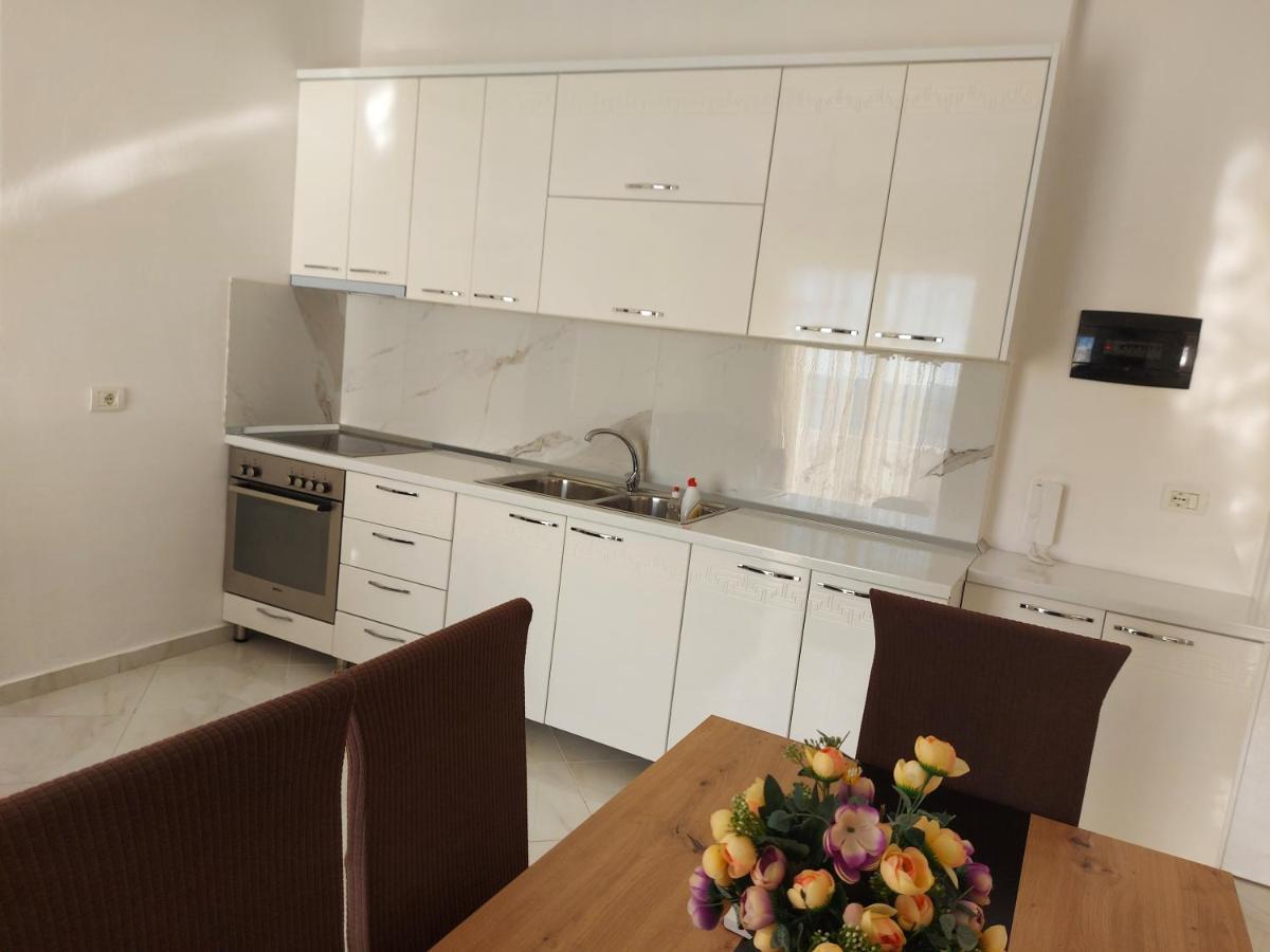 Bral Apartment 7 - Two-Bedroom With Seaview Durrës Exteriör bild
