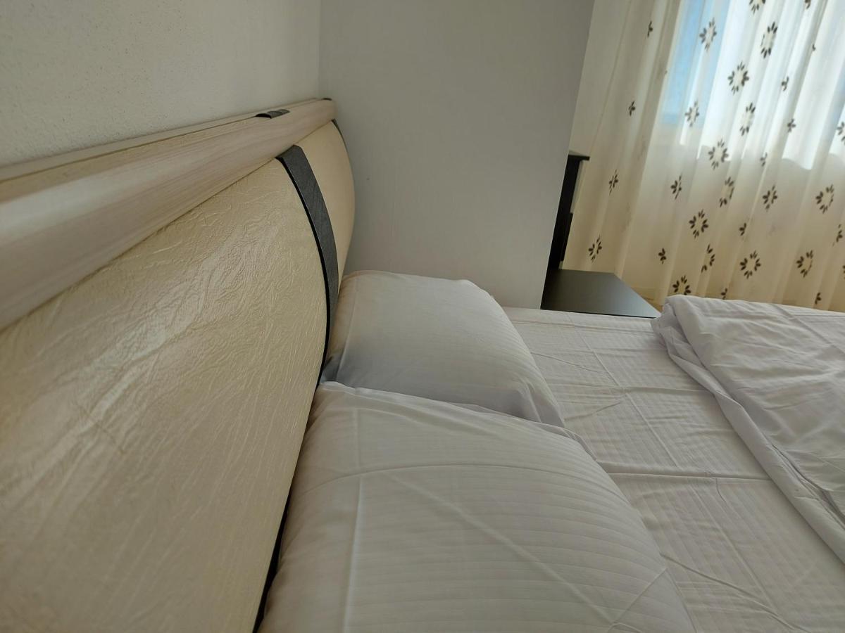 Bral Apartment 7 - Two-Bedroom With Seaview Durrës Exteriör bild