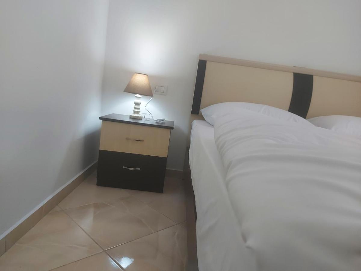 Bral Apartment 7 - Two-Bedroom With Seaview Durrës Exteriör bild