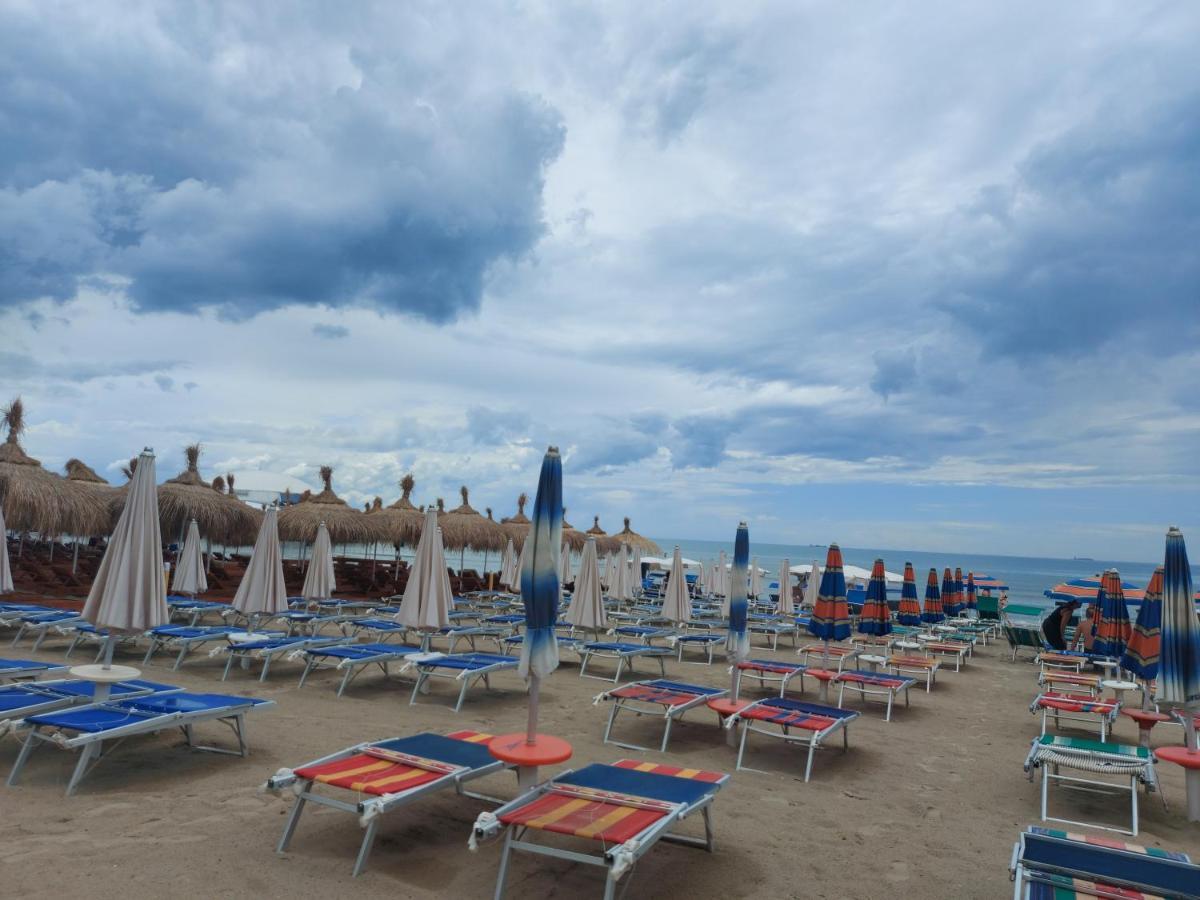 Bral Apartment 7 - Two-Bedroom With Seaview Durrës Exteriör bild